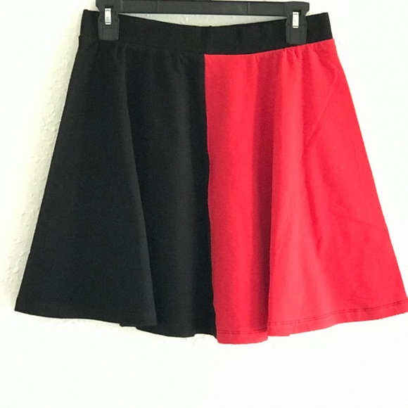 ♦️DC Comics Harley Quinn Skirt♦️ - Picture 2 of 5